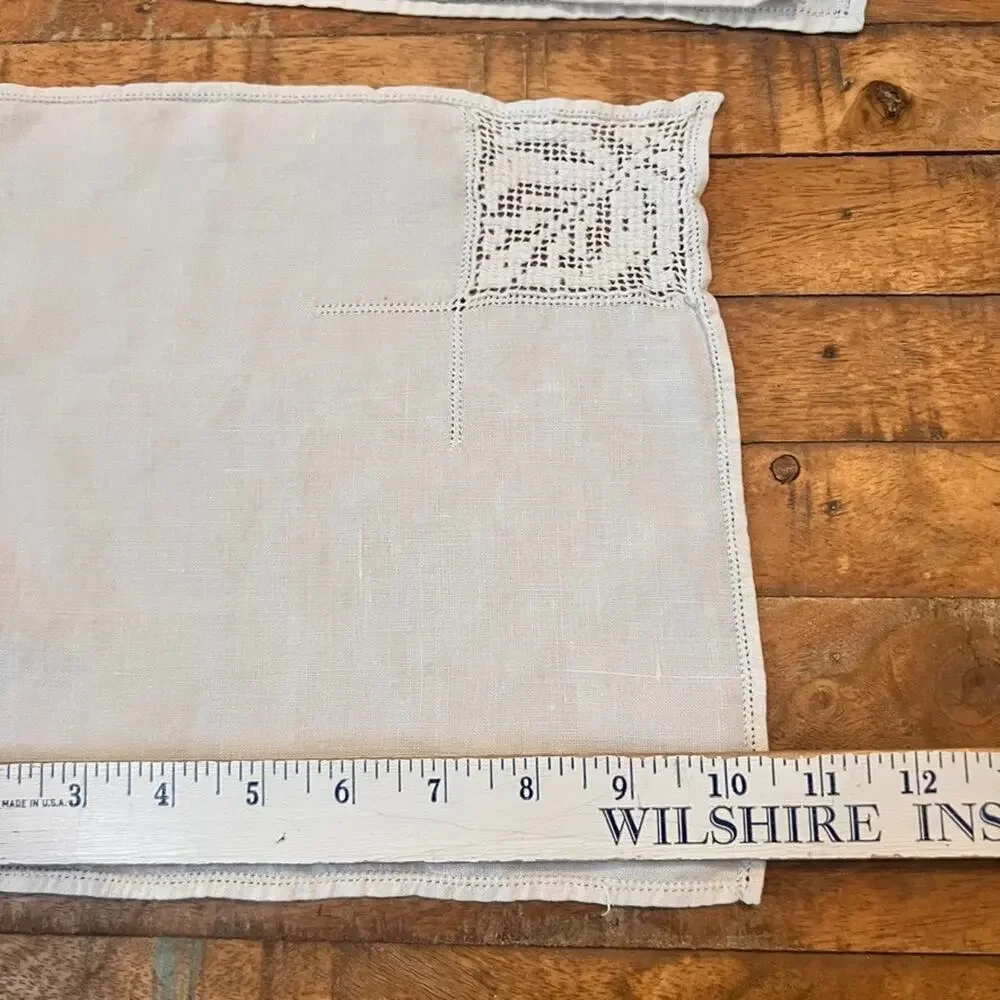 Vintage Napkin Set of 4 10 x 10.5